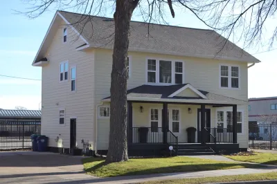 Experience the charm of Wausau, Wisconsin in this Historic Upper-Level Apartment Hôtels à proximité de : The Center for the Visual Arts