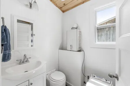 Tiny House on Center Hill Lake