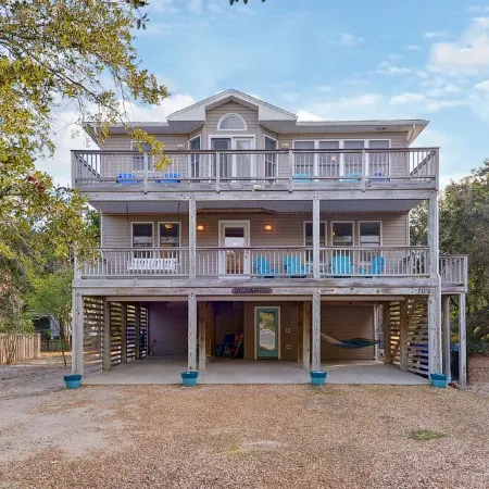 "Good Tides" Oceanside beach house with private heated pool & hot tub, Duck, NC