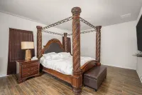 4 bedroom house with theatre! 10 minutes from Six Flags Hurricane Harbor! Kroger Marketplace附近的飯店