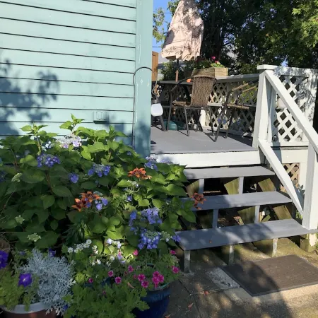 Rocky Neck Hideaway Near Gloucester Harbor & Wonson Cove