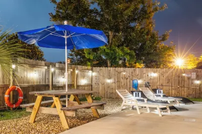 PrivatePool - GameRm - 2KingBeds ~ 8min to beach - BlueAngelPractice ViewingArea