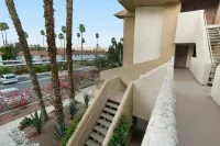 Cute & cozy 1 bd condo, 1 block to downtown w/pool