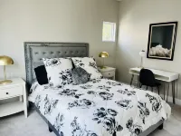 Luxury 3Br/4BA Townhome • Rooftop Deck, Porch • 5 Min to Downtown - Balkoner