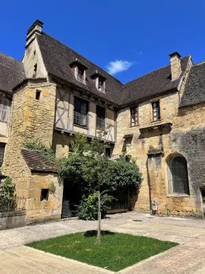 THE Nest, 45m2 Lumineux au Cœur Historique de Sarlat, Avec Ascenseur !