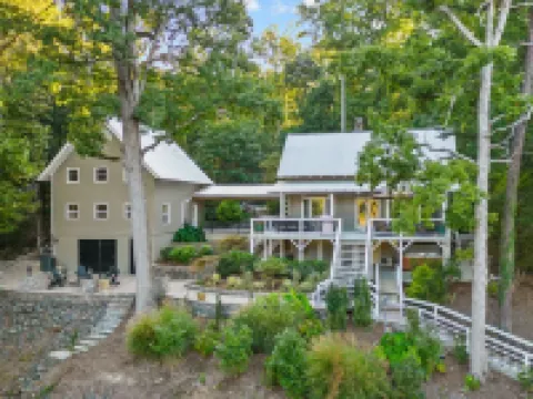 Lakefront Retreat - Sleeps 18 - Kayaks + Hot Tub Hotels in Steele Creek