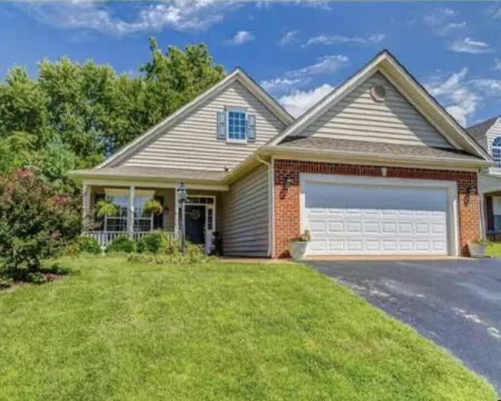 Family-friendly single home/Walking distance to shopping center and restaurants Hotels in Rio