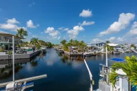 Key Largo Waterfront home with 40’ dock and boat lift. Walk to Pennekamp 키라고 호텔