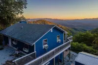 Cozy Cabin w/ Wood-Burning Stove & a Million-Dollar View! No 4W Drive Needed!