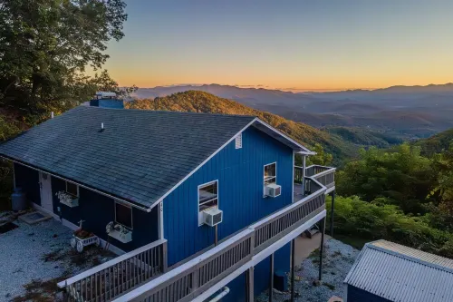 Cozy Cabin w/ Wood-Burning Stove & a Million-Dollar View! No 4W Drive Needed!