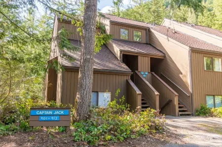 Mountain Condo w/ Resort Pools, Hot Tubs, Sauna Access!