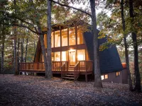 6BR Modern Massanutten Chalet with Hot Tub, Sauna Hotels in McGaheysville