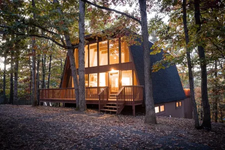 6BR Modern Massanutten Chalet with Hot Tub, Sauna