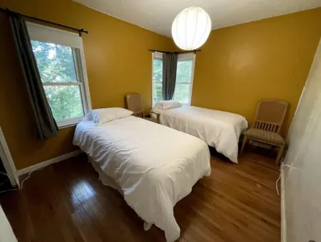 Downtown Ames Peaceful Getaway Отели рядом с достопримечательностью «Государственный университет Айова»