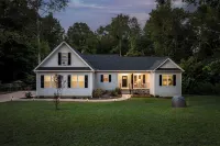 Local Artistic Flare~Sleeps 12~New Modern Build