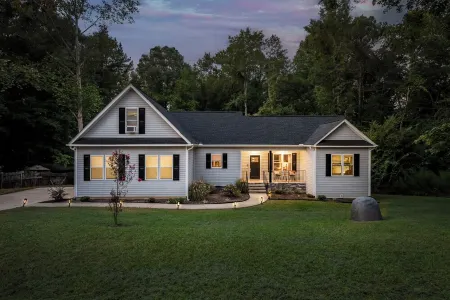 Local Artistic Flare~Sleeps 12~New Modern Build