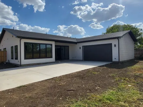 Newly Renovated Modern Farmhouse Style Close to the Heart of Fort Worth
