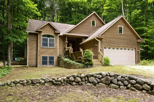 Captain's Chalet: 3,400 sq ft w/ Beach & Pool Pass, Game Rm, Hot Tub, & Firepit