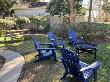 Cozy Cottage 3 blocks from town