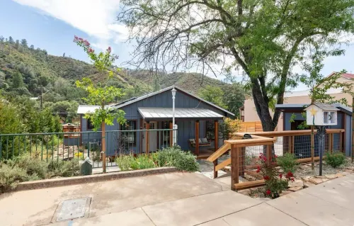 Charming 2-bedroom cottage - walkable downtown Mariposa/31 miles to Yosemite