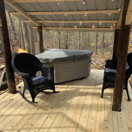 Cabin - secluded and Guntersville Lake w/hot tub and fire pit