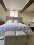 Cottage and working farm in heart of Virginia wine country near UVA & Woodberry