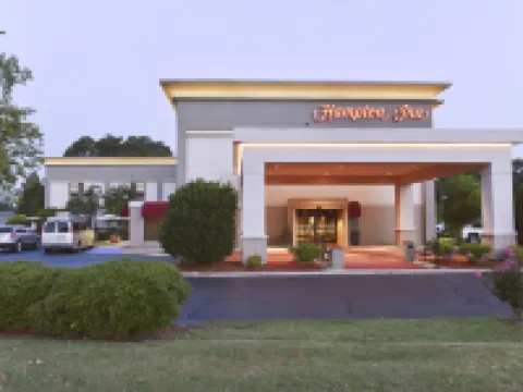 ハンプトン イン ラストン ラストンのホテル