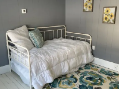 Entire remodeled farmhouse. Hotels in Venango County