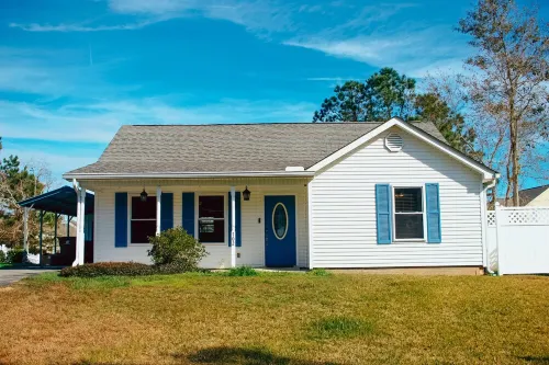 Spacious and stylish 3bd home minutes from beach