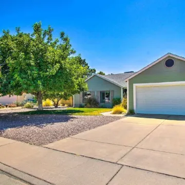 New AZ Oasis, Fire Pit, Yard, Grill, & Hot Tub!