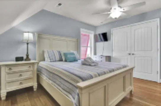 Waterfront; Golf Cart option; hot tub; Kayaks; Peddle Boat; Walk to beach; Ramp