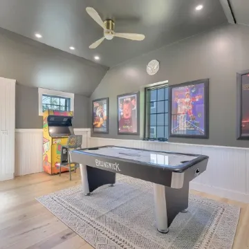 4 bedroom home downtown Nashville. Hot tub, large patio, fire pit, and game room