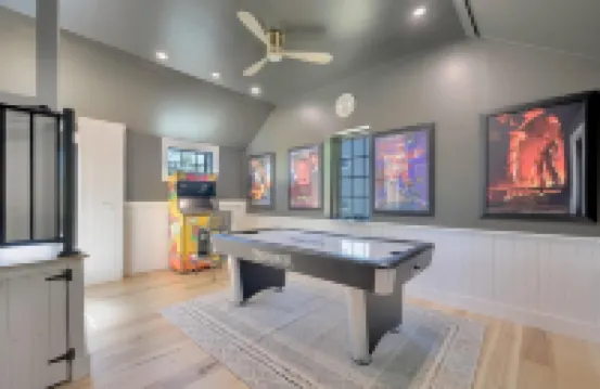 4 bedroom home downtown Nashville. Hot tub, large patio, fire pit, and game room
