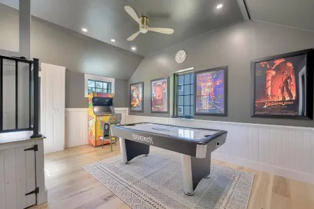 4 bedroom home downtown Nashville. Hot tub, large patio, fire pit, and game room