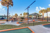 Walk to Beach & Restaurants/Pool, Hot Tub, Balcony.