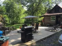 Charming Creekside Family Cabin, 15 Minutes to Falls, Golf, Waterfalls & More.