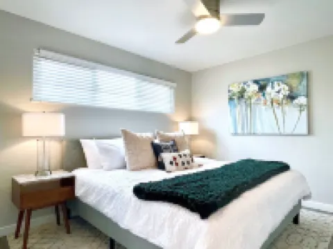 Walk Downtown • Work Here + Desk + Fast WiFi • King Bed • Remodeled Kitchen Hotels in Walnut Creek