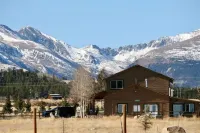 Cozy Two Bedroom Cabin Mountain Getaway!