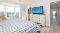Swaying Palms Spacious Suite [Ocean Pointe 3201]