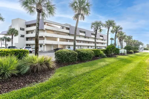 Sophisticated Oceanfront Luxury Condo