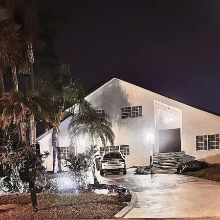 The Gaudium House Spacious, peaceful, Pool, Game room, close to attractions