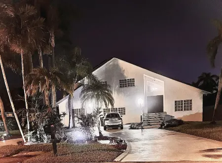 The Gaudium House Spacious, peaceful, Pool, Game room, close to attractions