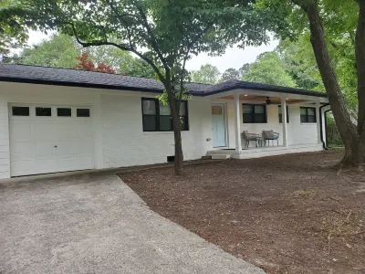 Cozy 3 BR in center of town w/work space. Walking distance to main attractions Hotels near Walgreens