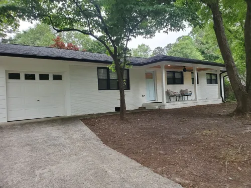 Cozy 3 BR in center of town w/work space. Walking distance to main attractions
