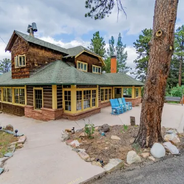 Rocky Creek Lodge, Sleeps 30, Gatherings Welcome