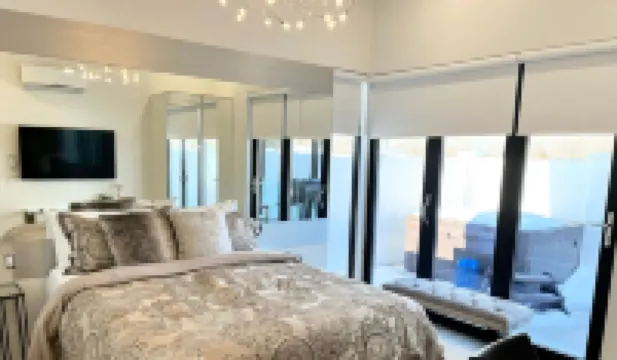 Vacation home with private hot tub. Hotels in 