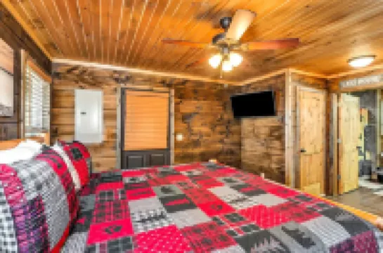 New Listing - Cabin on Lake Guntersville