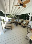 Pool-Sleeps 20-Stylish- 5 mins to downtown Southern Pines- Close to Pinehurst