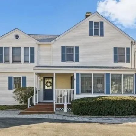 Charming beach home, complete with pool & cozy guest house!