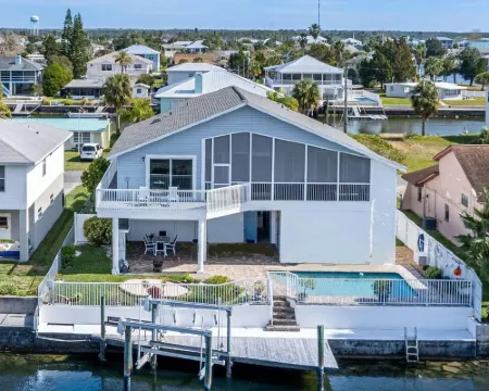 The Blue Heron- Waterfront-Gulf Access-Dock-Pool-Kayaks Hotels in Hernando Beach